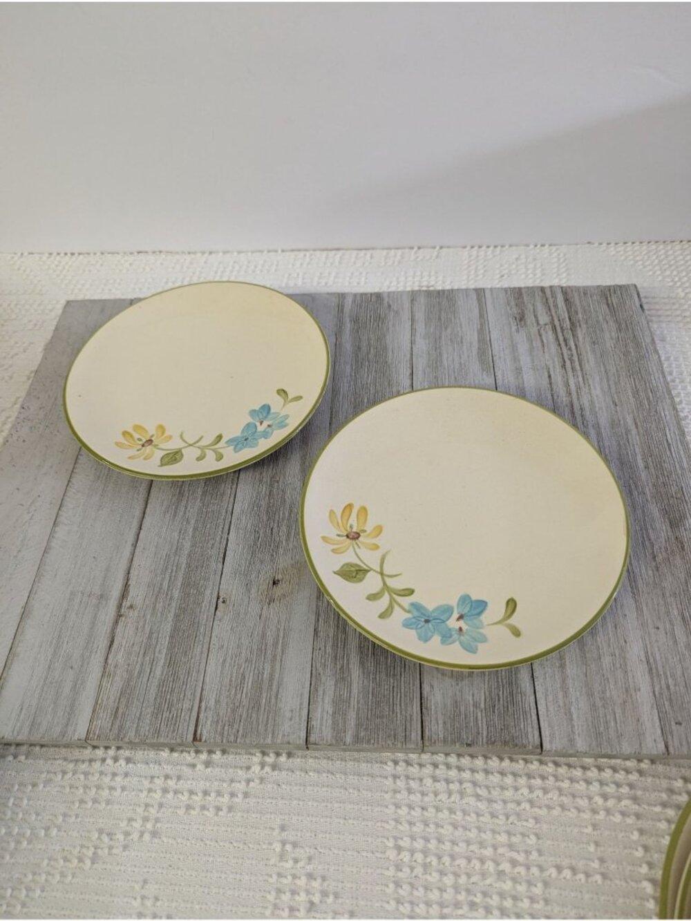 Vintage Franciscan DAISY Set of 2 Dessert Bread Plates 6 1/2"